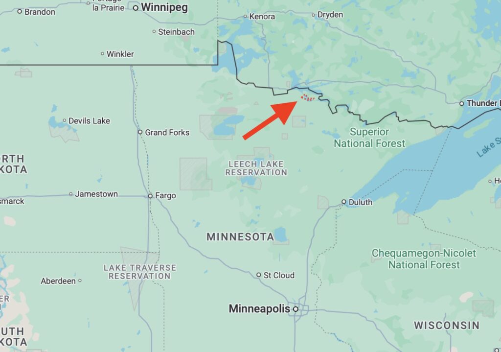 Map of northern Minnesota and southern Manitoba highlighting Lake Kabetogama, Driftwood Lodge Resort, and popular walleye fishing areas in Voyageurs National Park.